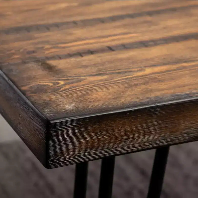 Table à manger industrielle Aryven en métal avec pieds épingles, pin foncé rustique
